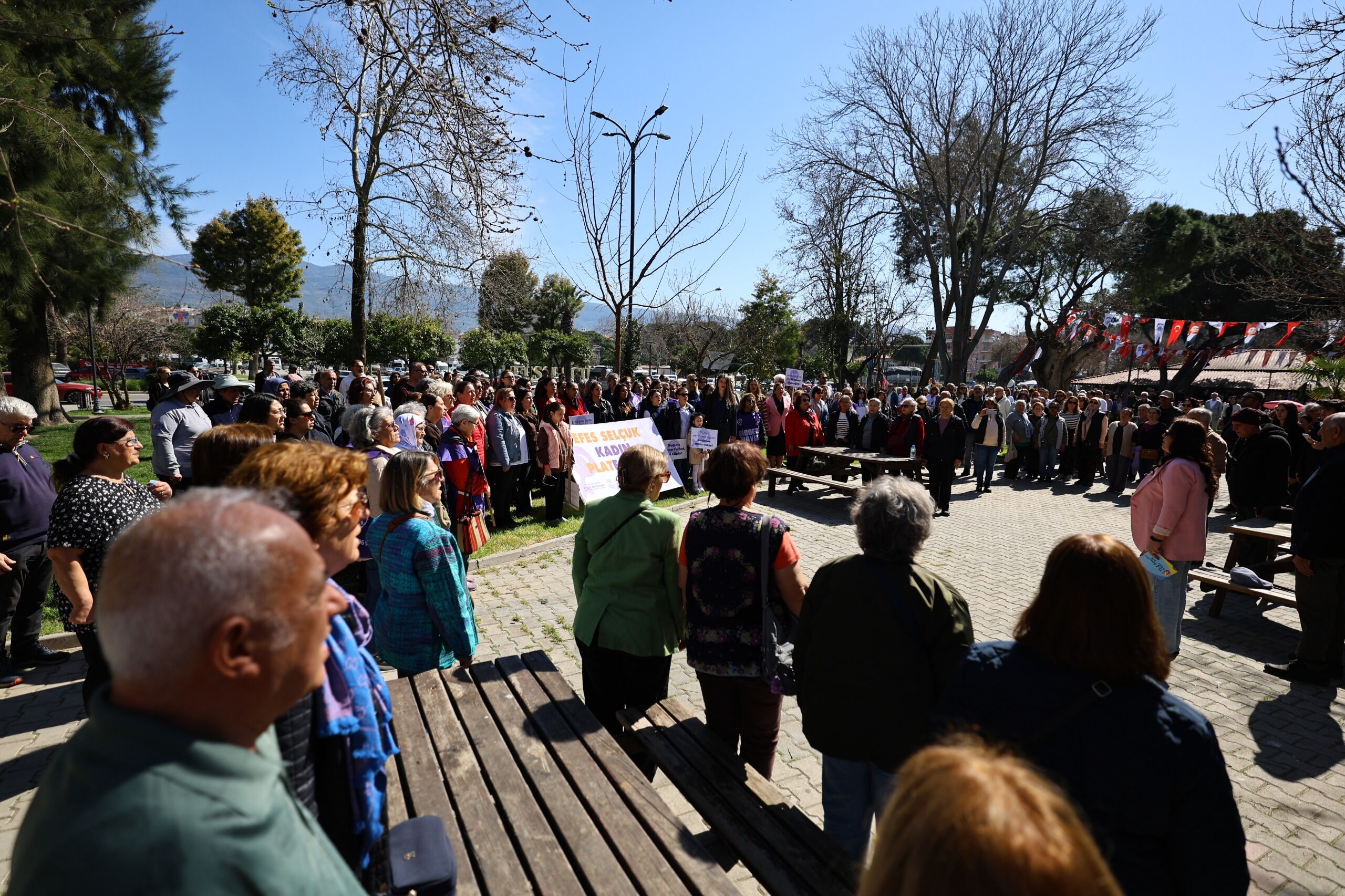 Efes Selçuk’ta Kadınlar Sokakları Salladı (2)