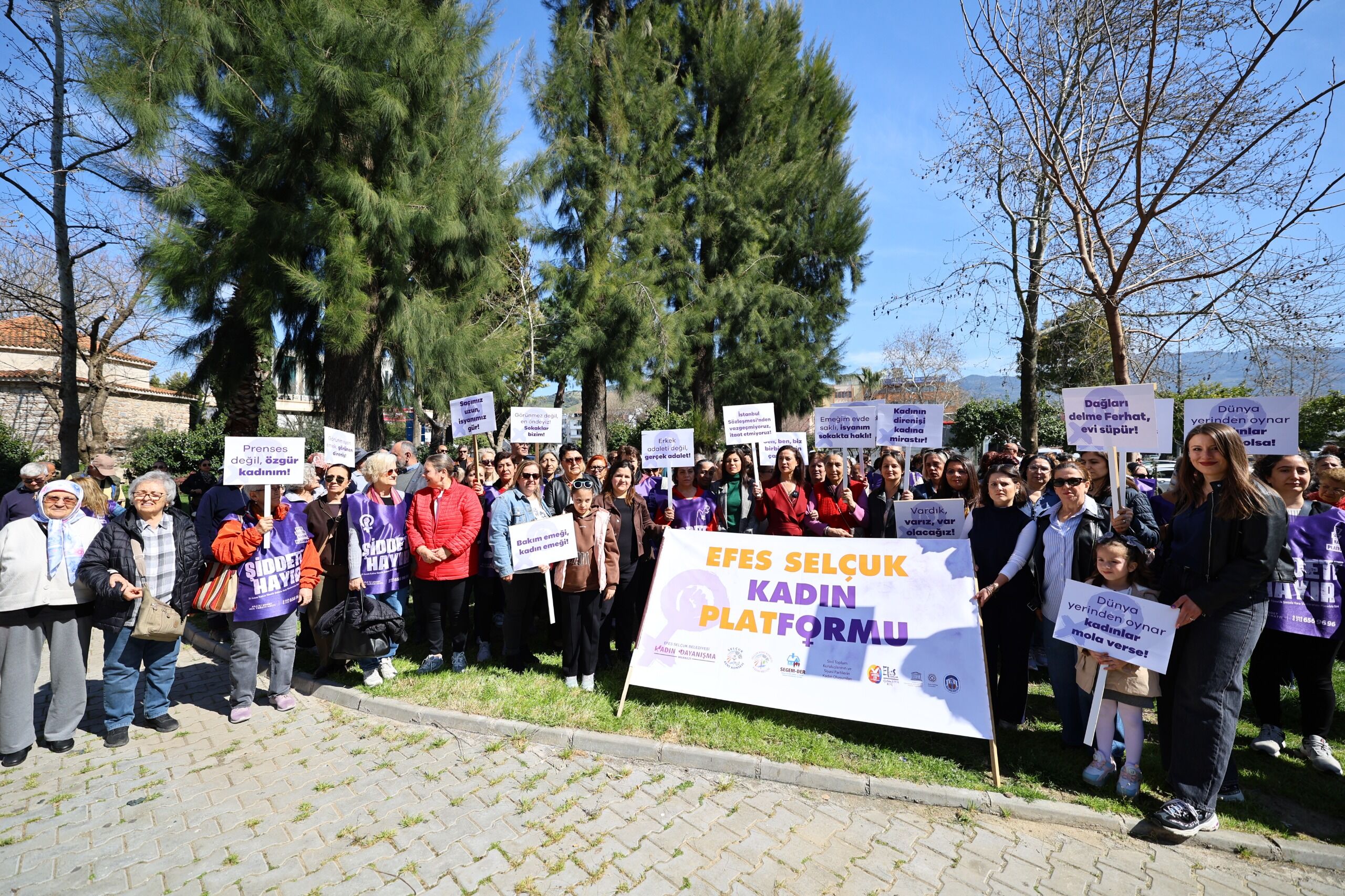 Efes Selçuk’ta Kadınlar Sokakları Salladı (7)