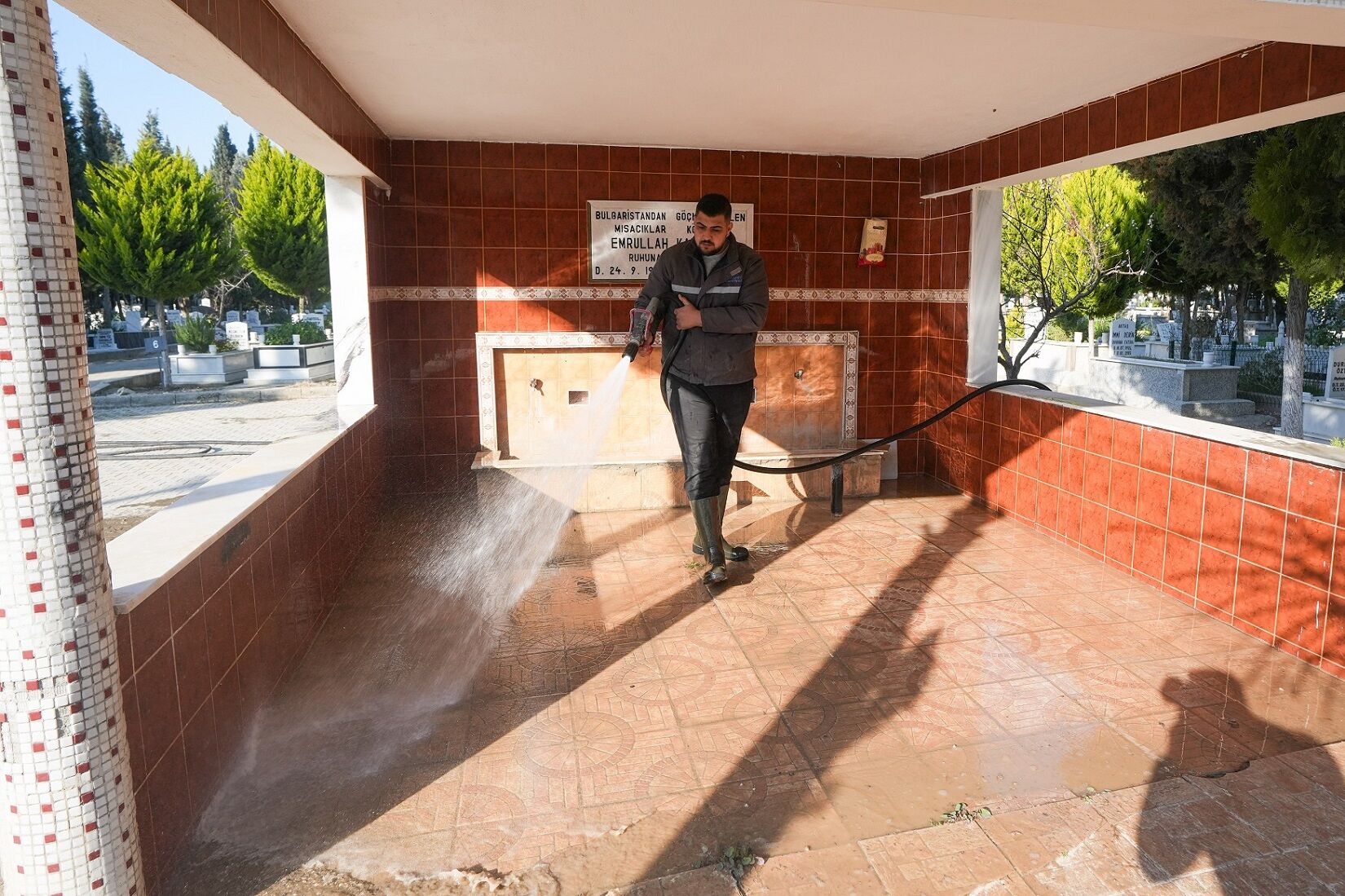 Gaziemir Belediyesi Ile İzmir Büyükşehir Belediyesi’nin Iş Birliğiyle Yürütülen Çalışmalarda, Yurttaşların Kabir Ziyaretlerini Daha Düzenli Ve Huzurlu Bir Ortamda Gerçekleştirebilmesi Hedeflendi (7)