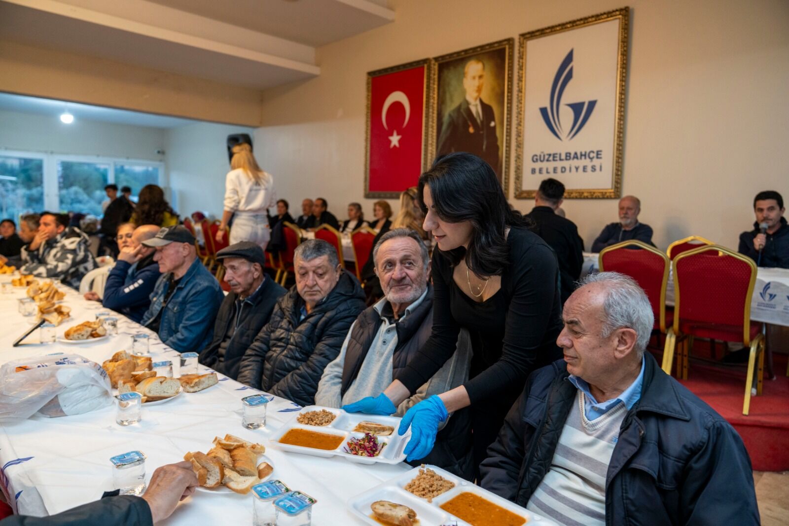 Güzelbahçe Belediyesi, Ramazan Ayının Birlik Ve Dayanışma Ruhunu Yaşatmak Amacıyla Şehit Ve Gazi Ailelerini Özel Bir Iftar Sofrasında Buluşturdu (4)