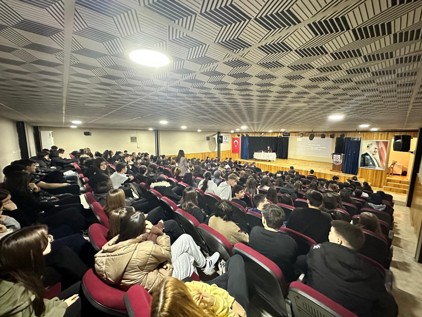 Hem Haklarını Hem De Sorumluluklarını Bilen Nesiller Yetiştirmeyi Önemsiyoruz (1)