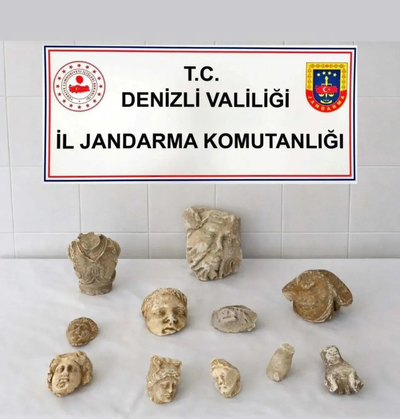 Hepsi Roma Dönemine Ait! Heykel Parçalarıyla Yakalandılar2