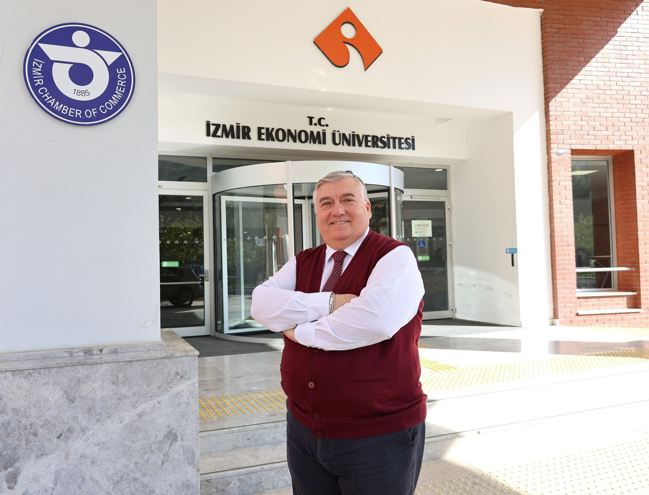 İeü Akademisyeni Prof. Dr. Aydın Akan’a Avrupa’dan Prestijli Ödül (1)