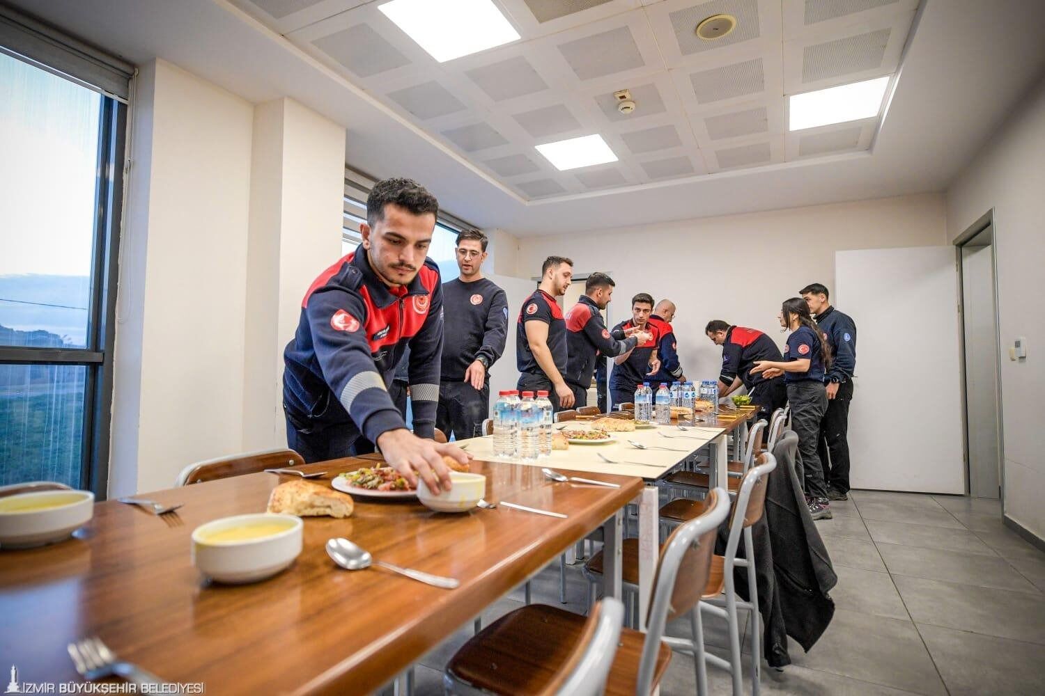 İftara Niyetlenip Yangına Koşuyorlar 111