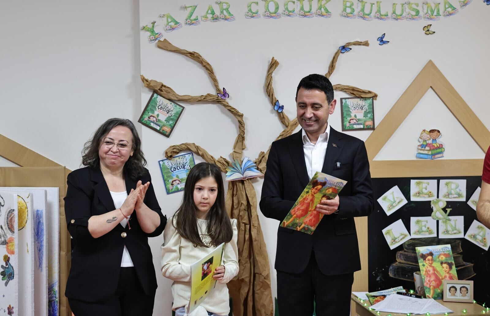 İzmir Depreminin Mucizesi Ayda Ile Kaybın Sesi Nilay Bir Araya Geldi (5)