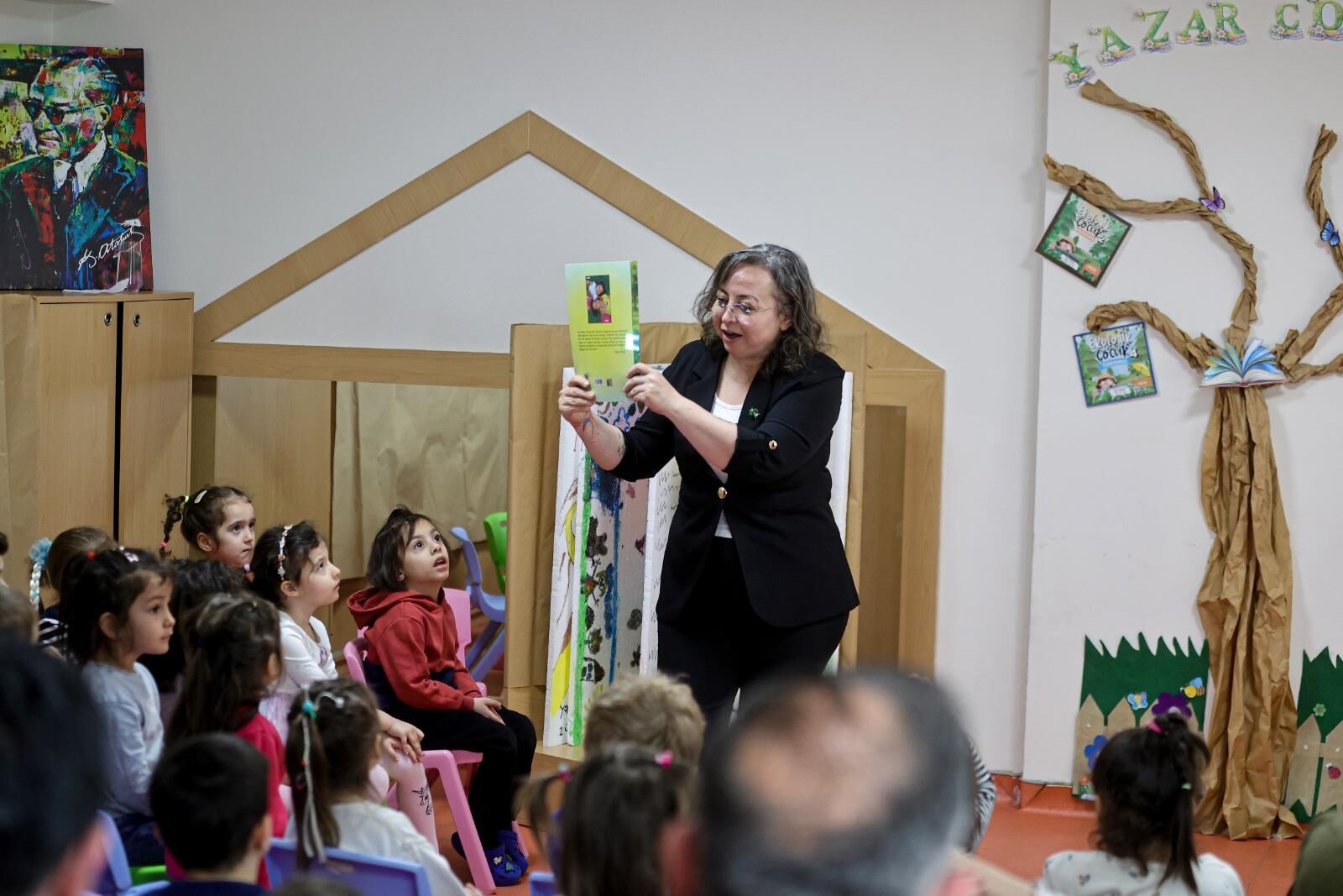 İzmir Depreminin Mucizesi Ayda Ile Kaybın Sesi Nilay Bir Araya Geldi (6)