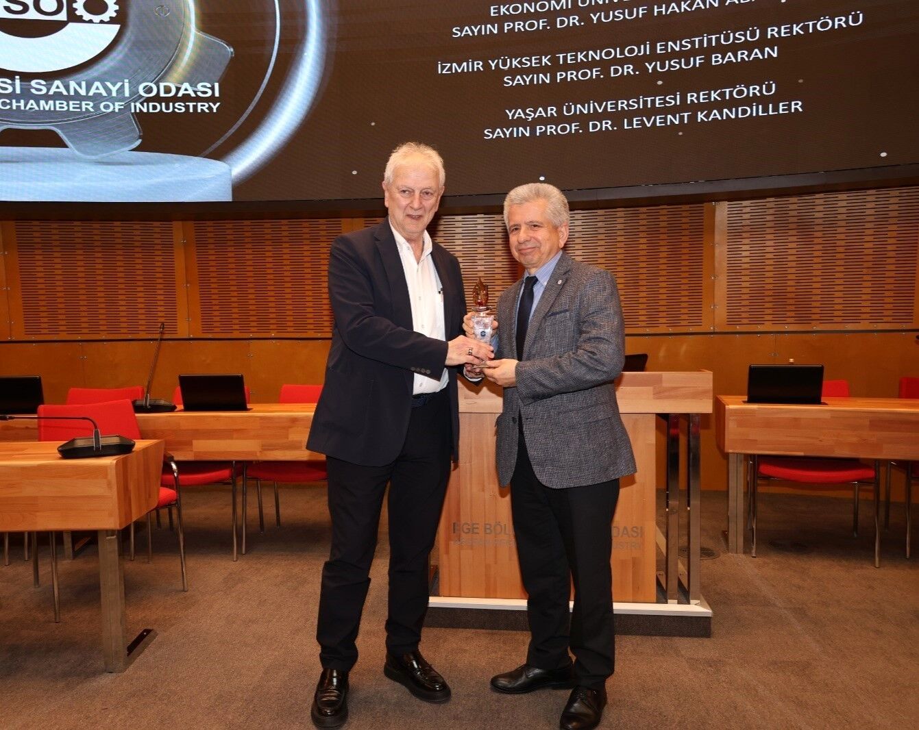 İzmir Ekonomi Üniversitesi’ne Sanayicilerden 5 Ödül (3)