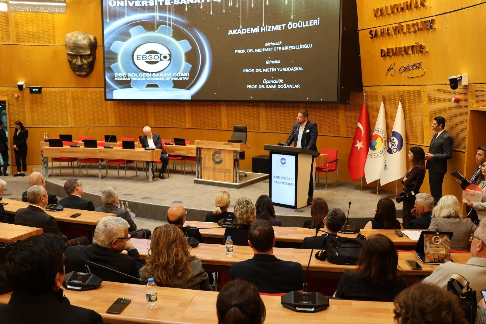 İzmir Ekonomi Üniversitesi’ne Sanayicilerden 5 Ödül (4)