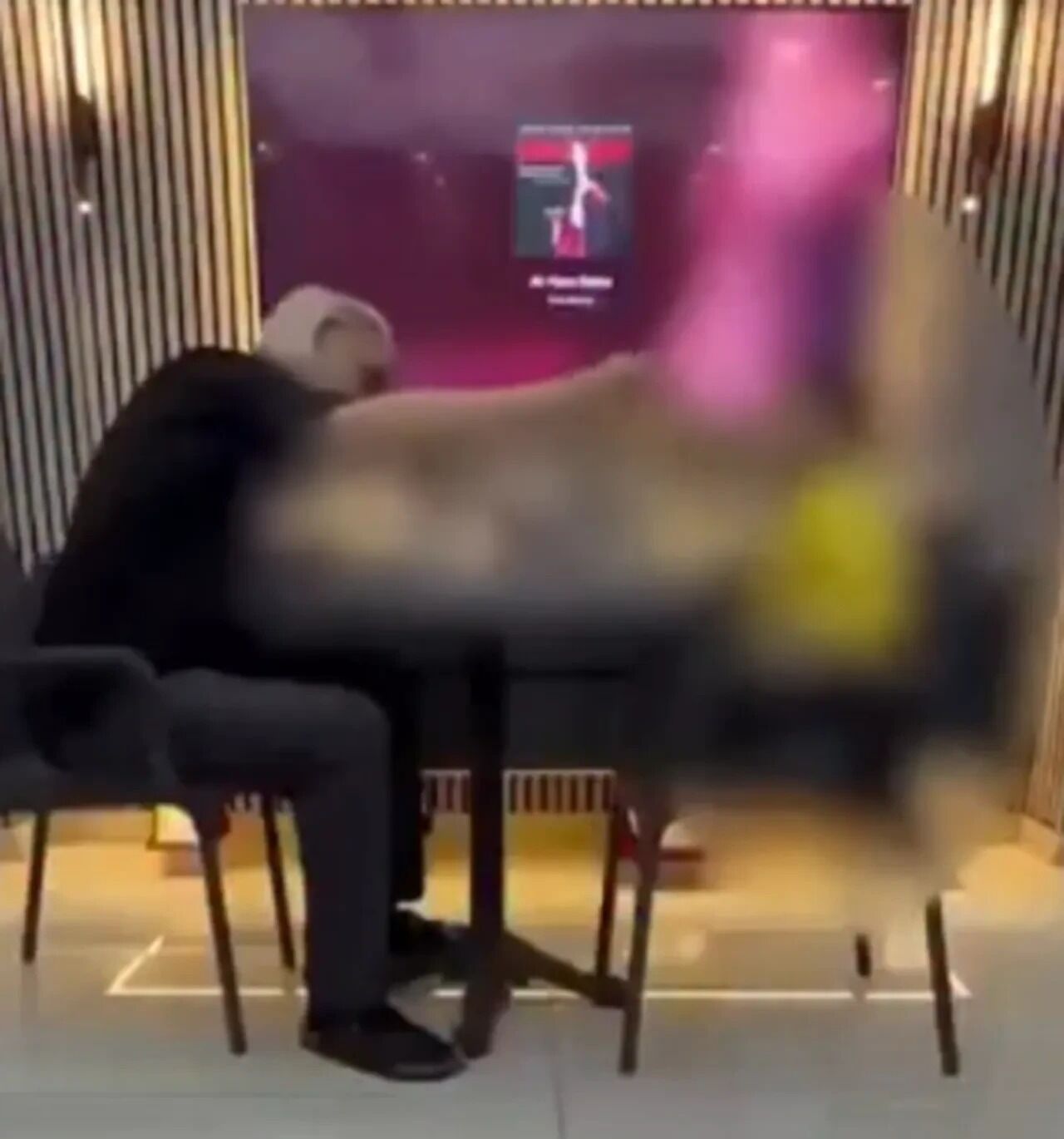 İzmir'de Çocuğunu Alkol Masasına Oturtan Babaya Gözaltı! (2)