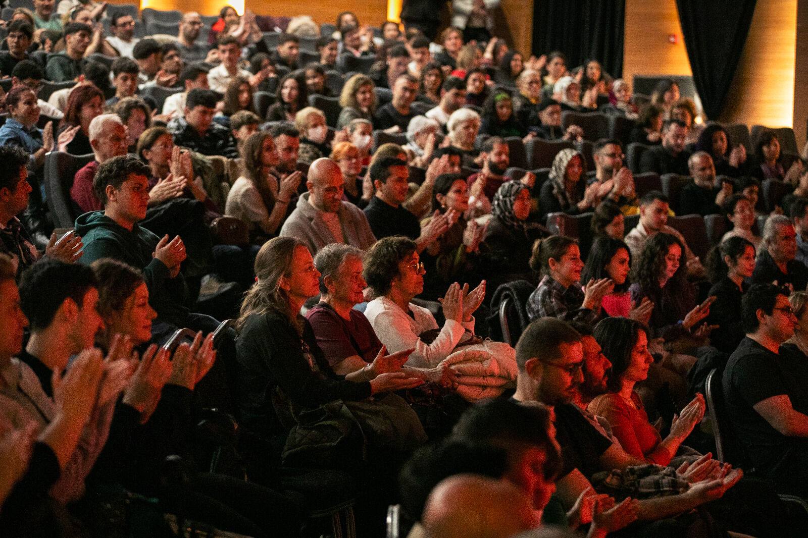 İzmir’de Dünya Tiyatro Günü Sahnede Kutlandı (3)