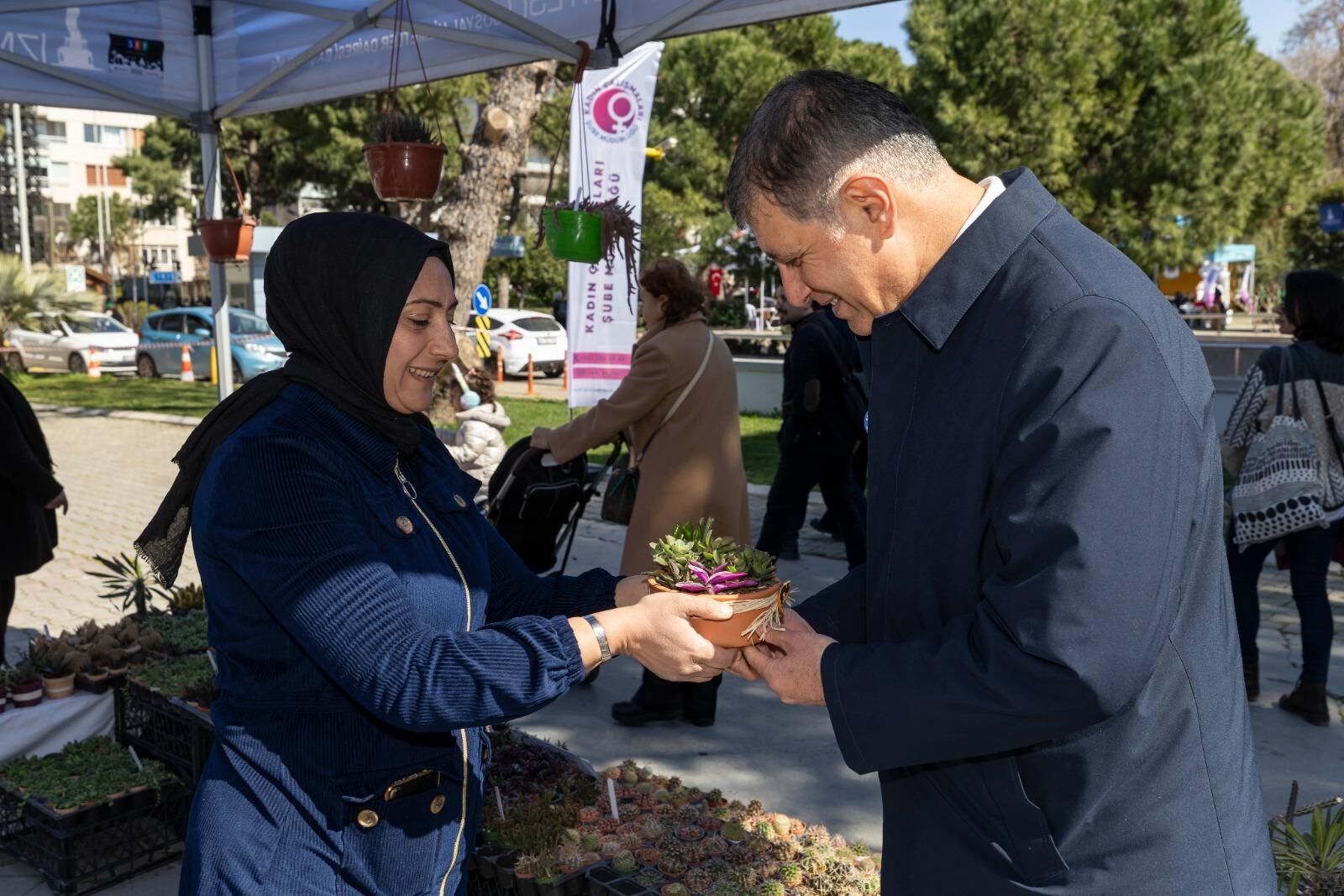 İzmir’de Kadın Emeği Kültürpark’ta Buluştu Başkan Tugay Atatürk'ün Sözüyle Kutladı (9)