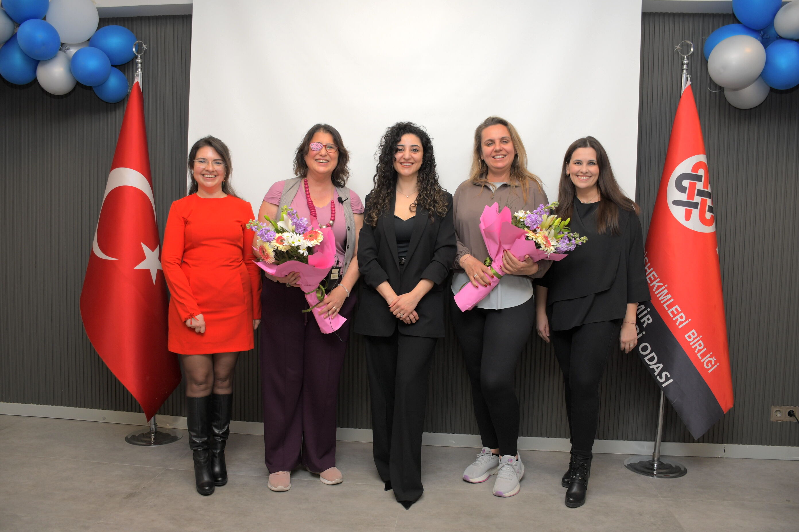 İzmir’de Kadınlar Antioksidan Ve Kahkaha Etkinliğinde Buluştu (1)