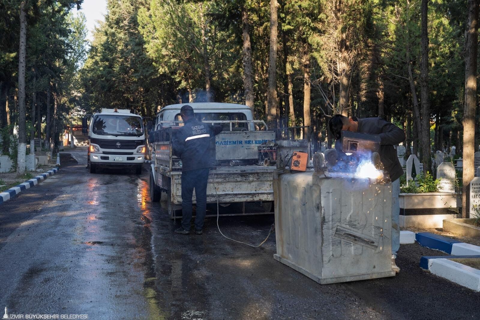 İzmir’de Mezarlıklar Ramazan Bayramı’na Hazırlanıyor 111