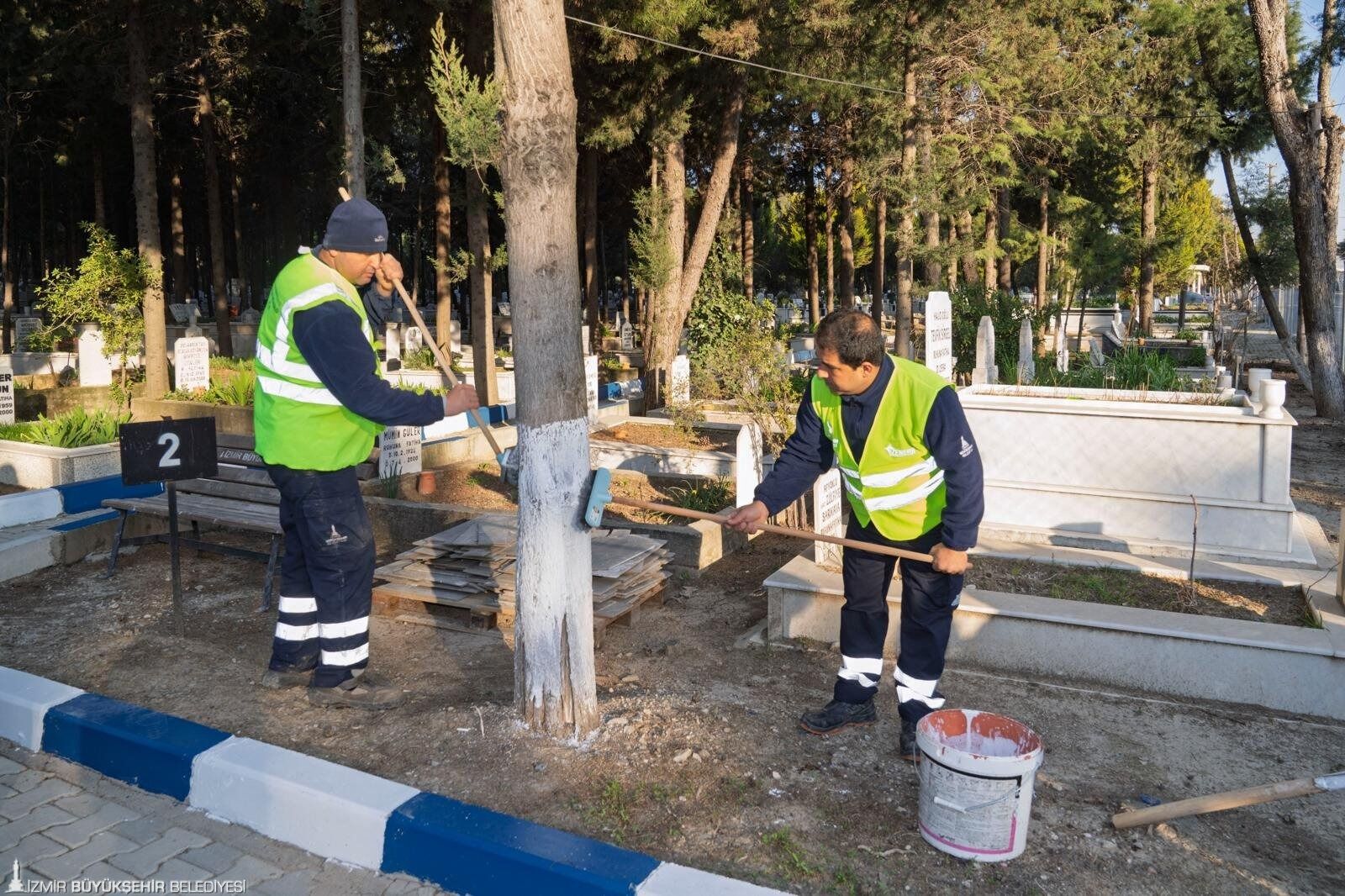 İzmir’de Mezarlıklar Ramazan Bayramı’na Hazırlanıyor 222