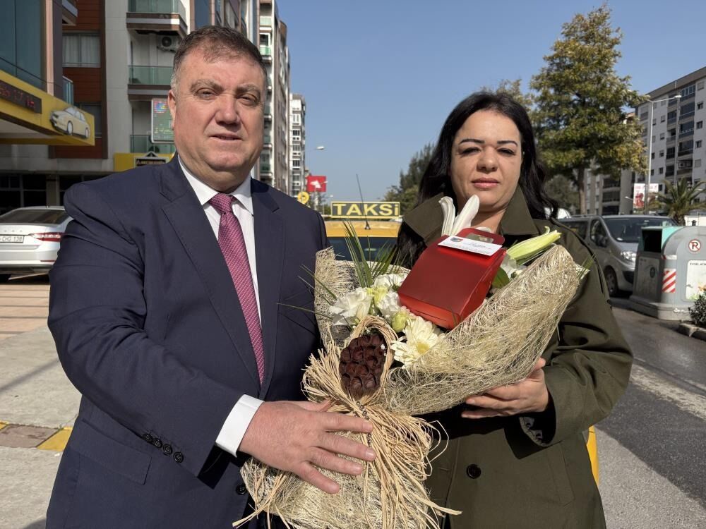 İzmir'de Taksi Direksiyonunda Kadın Gücü 111