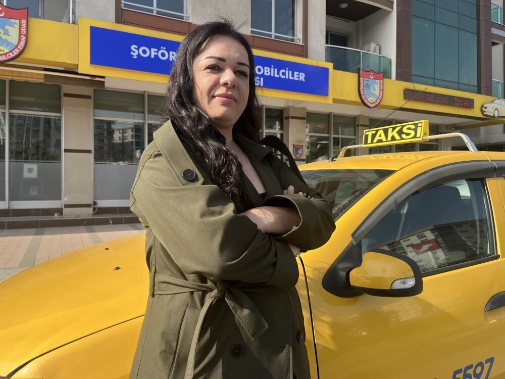 İzmir'de Taksi Direksiyonunda Kadın Gücü 222