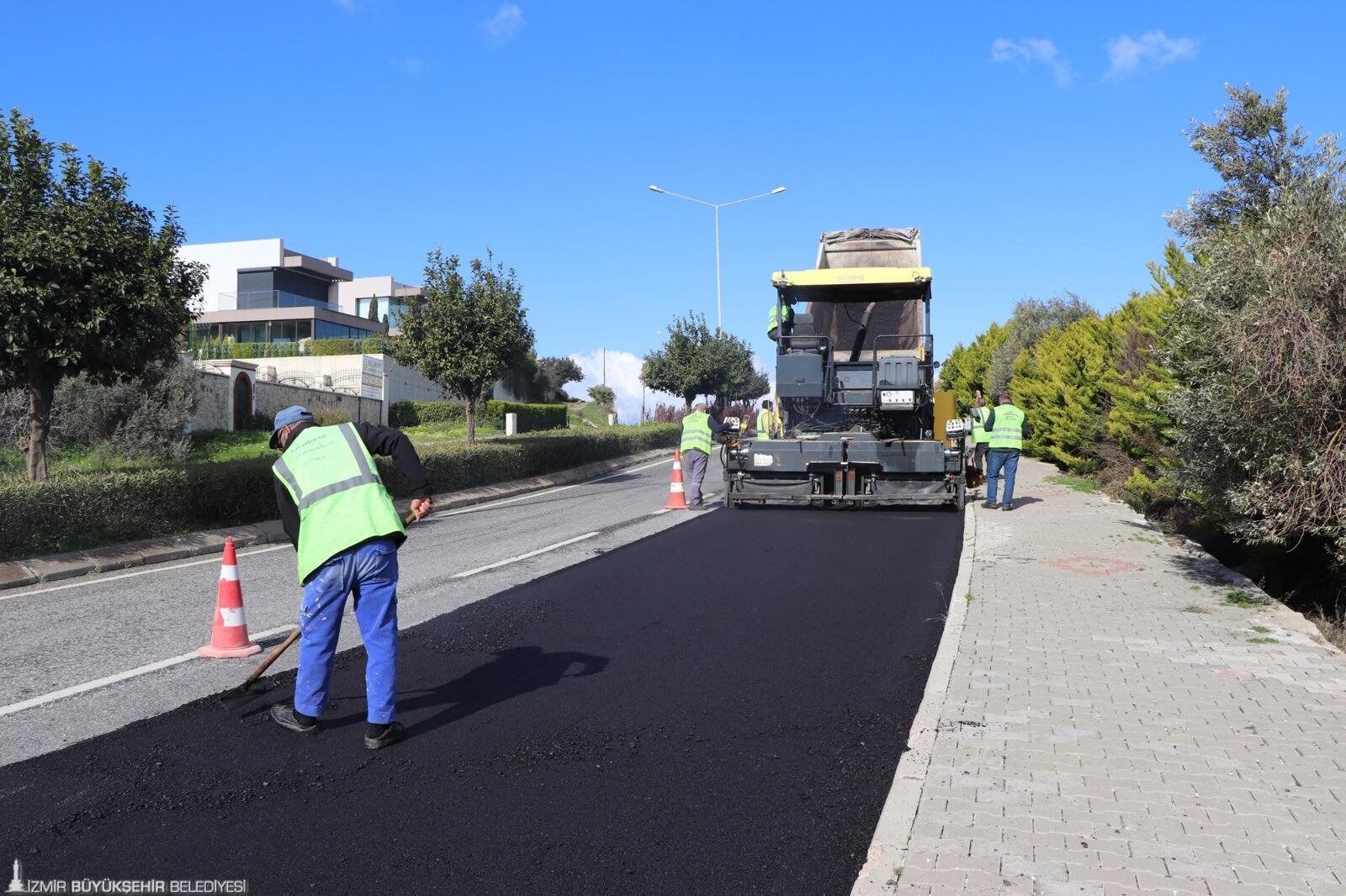 İzmir’de Yenilenmeyen Yol Kalmayacak