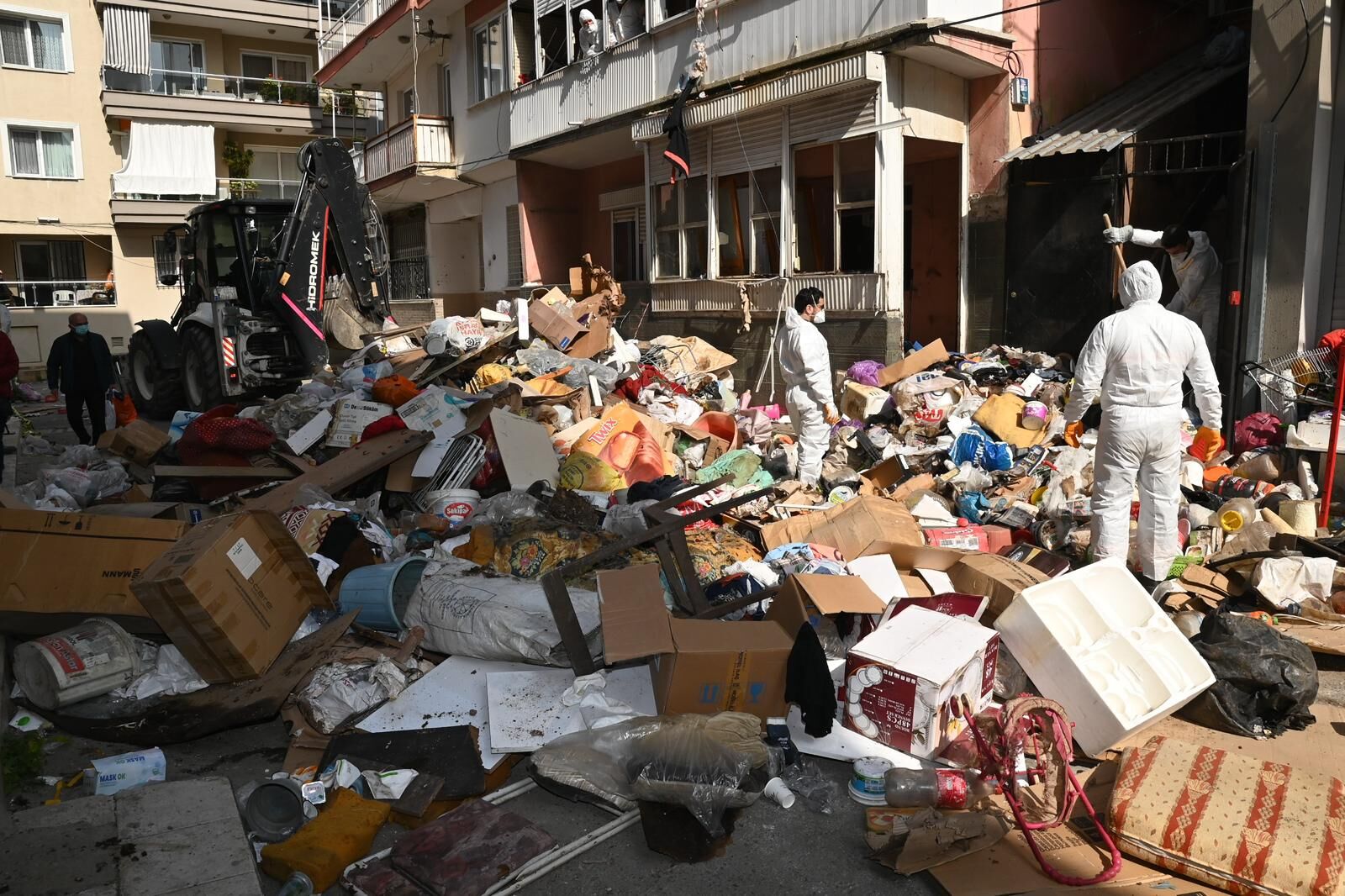 Karabağlar Belediyesi’nden Çöp Ev Açıklaması (2)