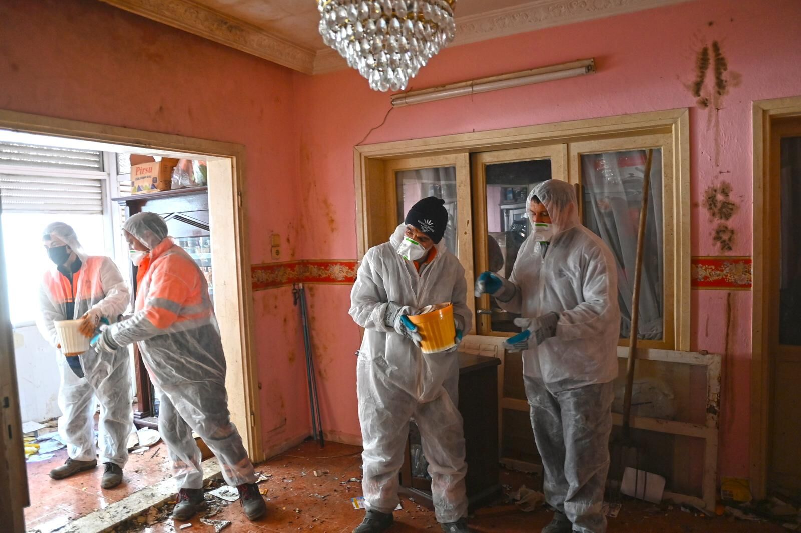 Karabağlar Belediyesi’nden Çöp Ev Açıklaması (7)