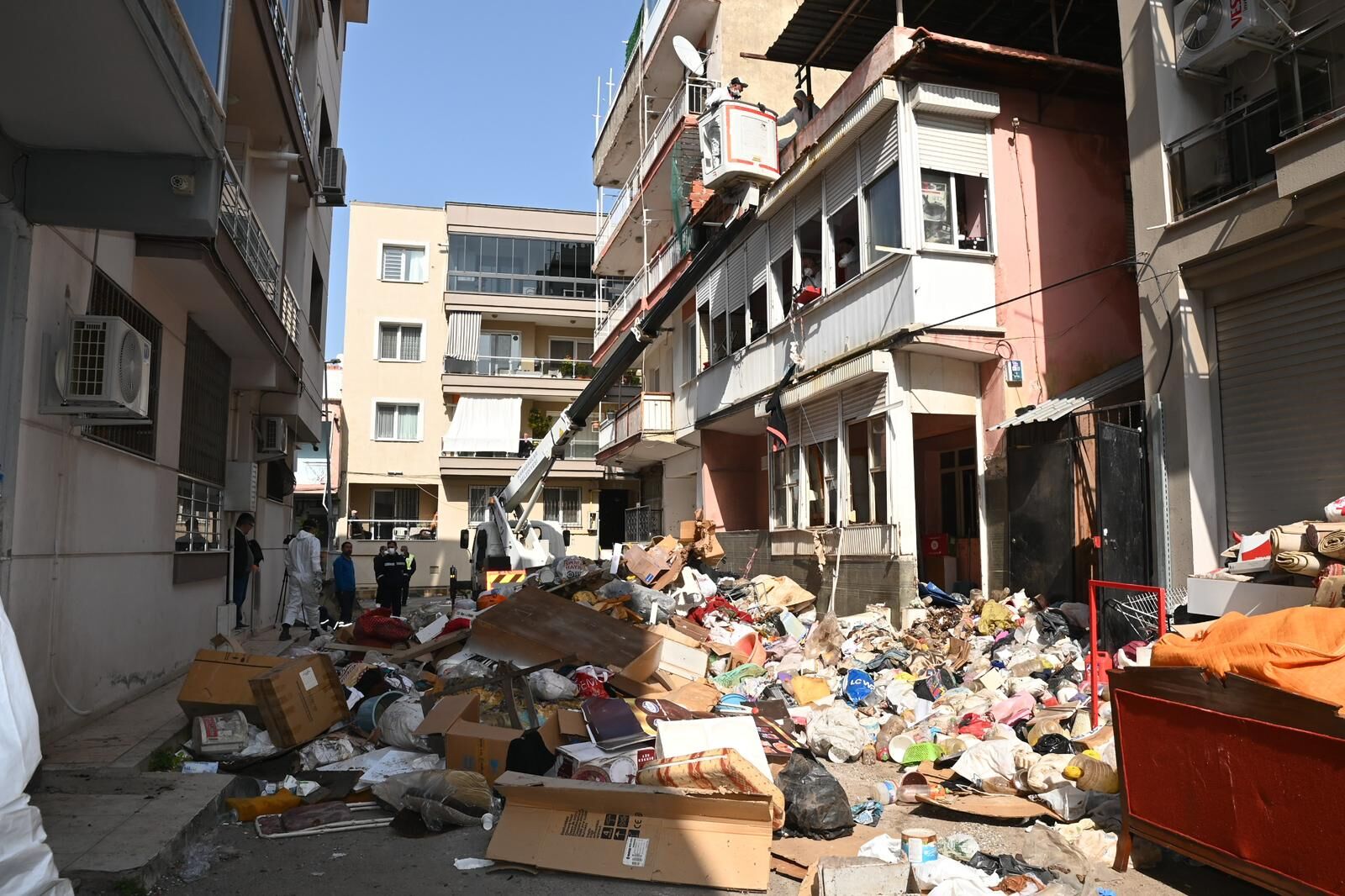 Karabağlar Belediyesi’nden Çöp Ev Açıklaması (9)