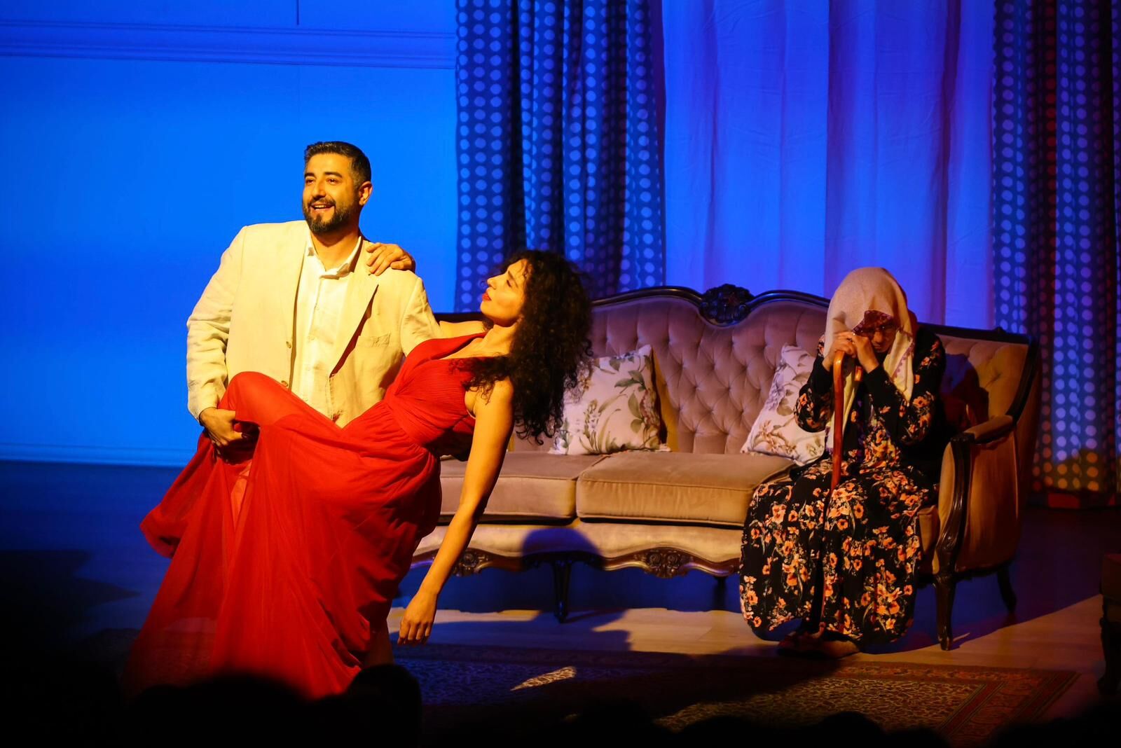 Karabağlar’da Tiyatro Coşkusu Dünya Tiyatrolar Günü’nde Yaşandı (6)