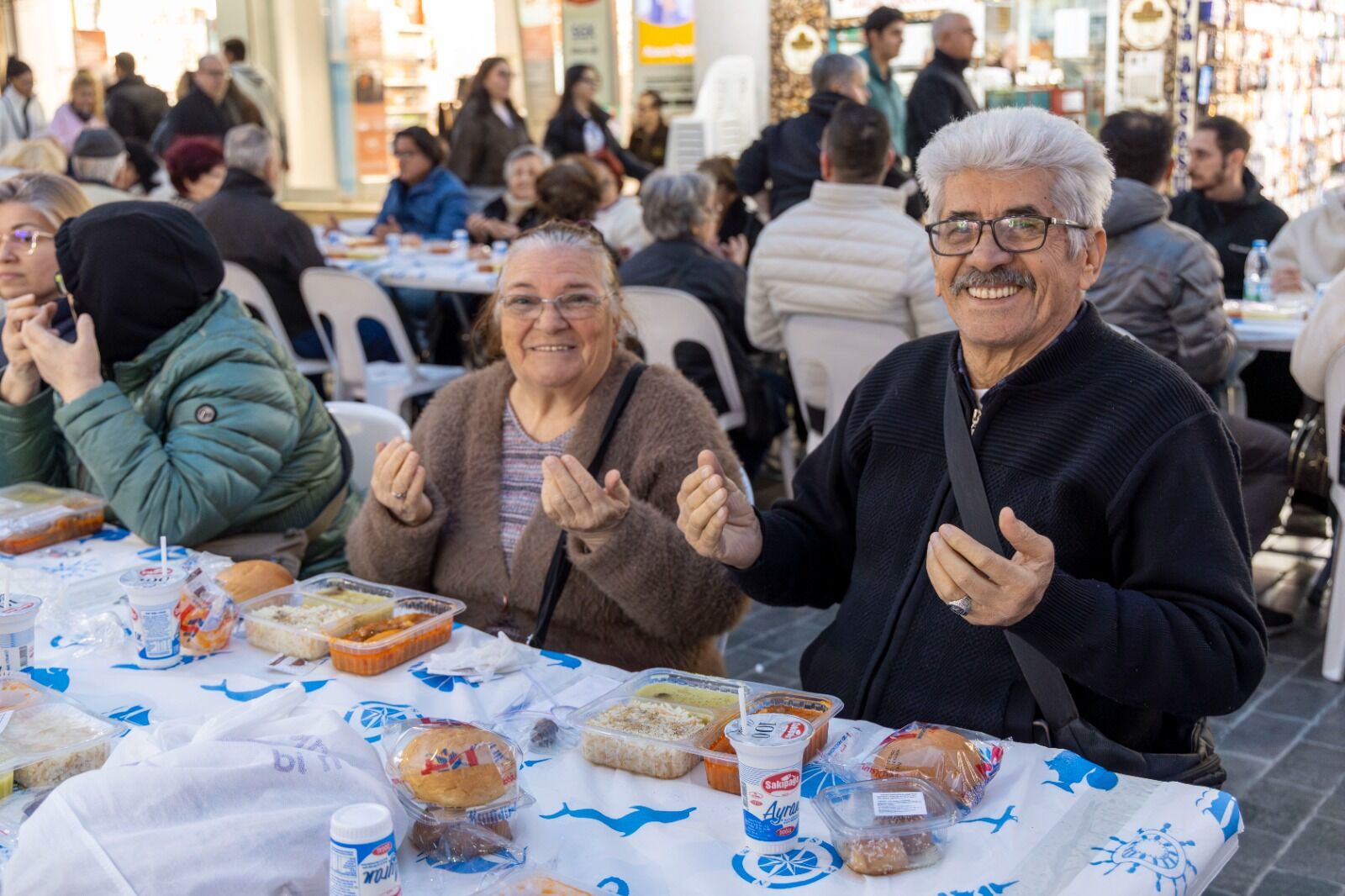 Karşıyaka Çarşı’da 5 Bin Kişilik Dev Iftar Sofrası (1)