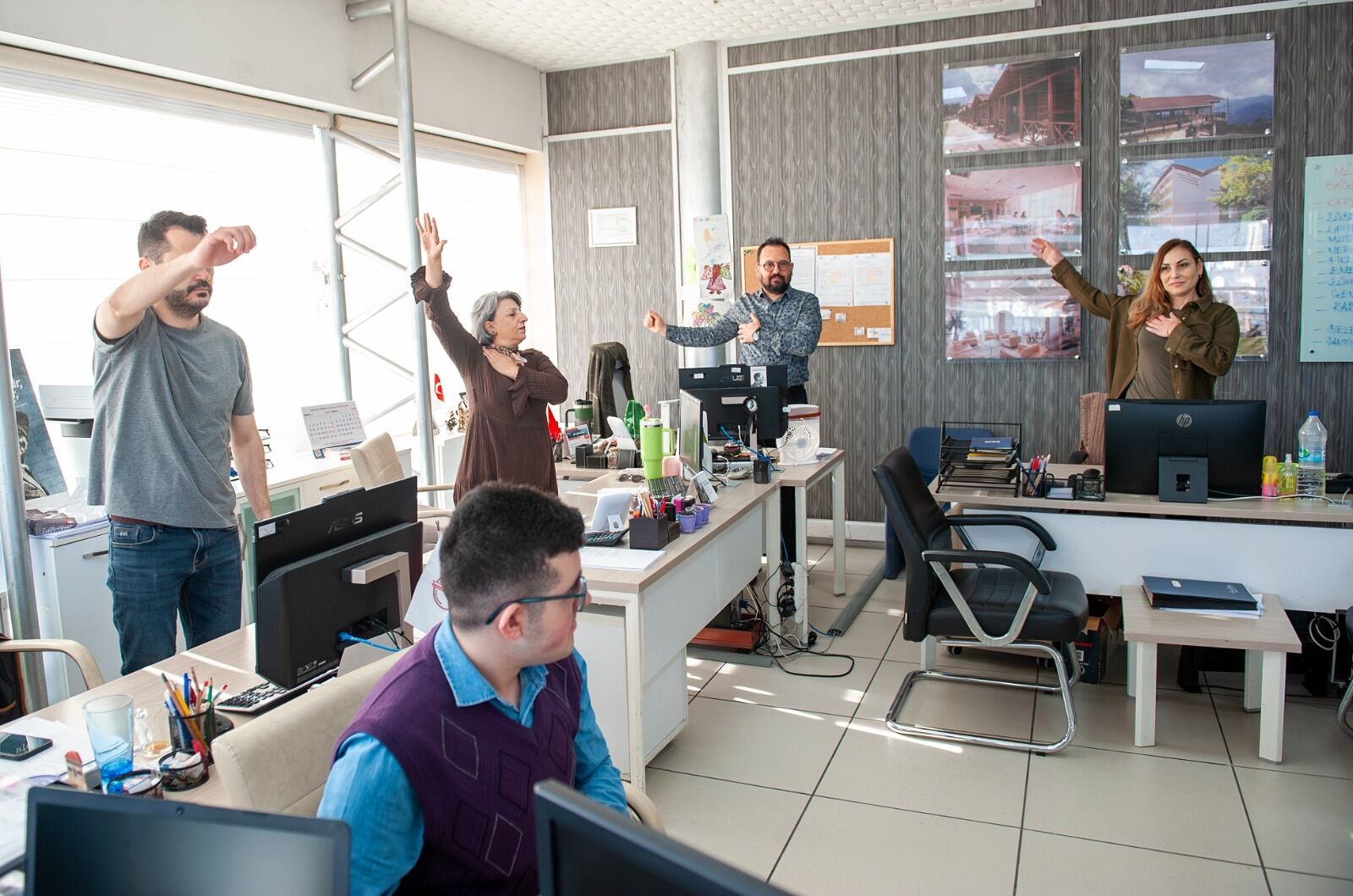 Karşıyaka'da Mesai Öncesi Ofis Egzersizi (1)