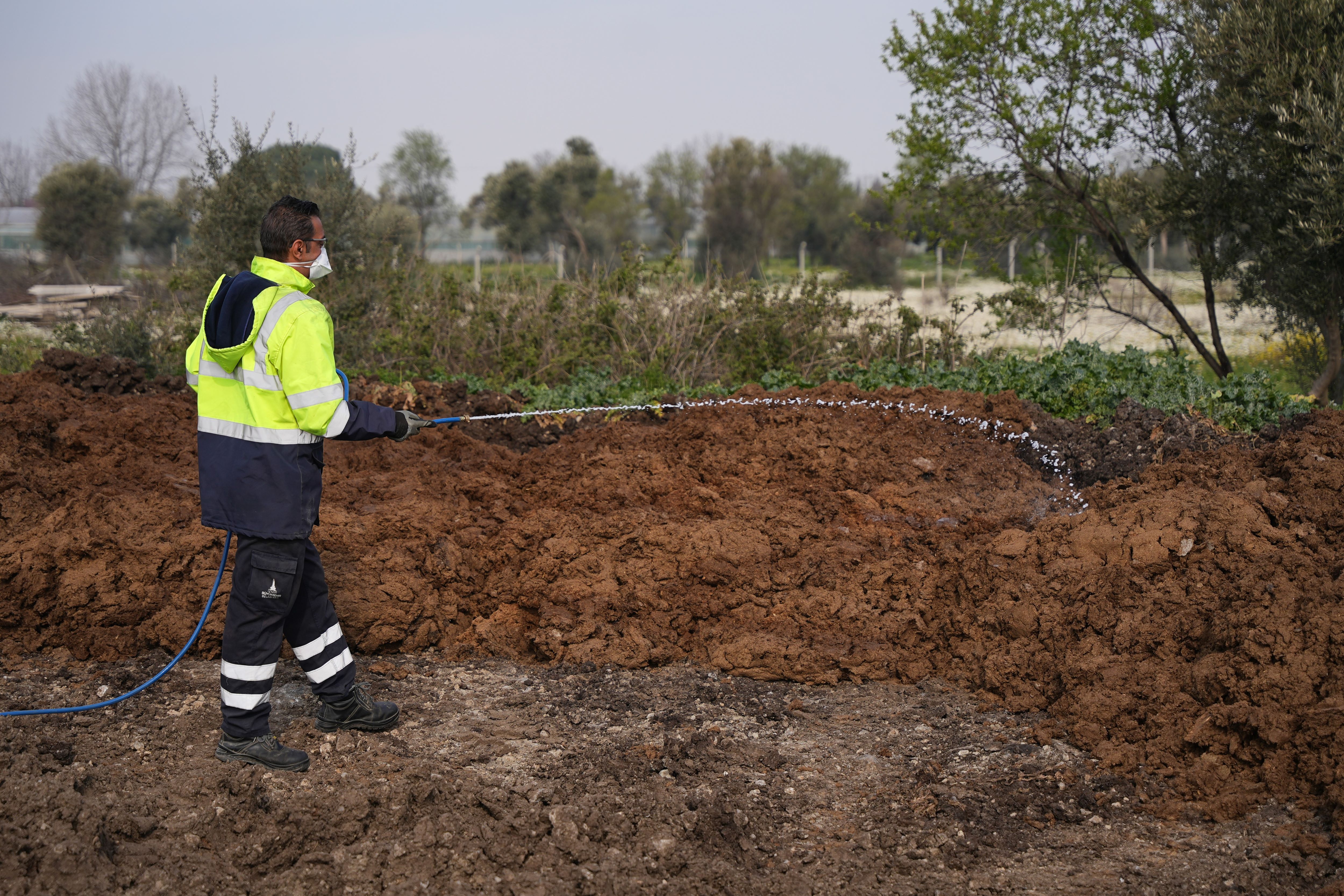 Kemalpaşa Belediyesi Çevre Koruma Ve Kontrol Müdürlüğü Ile İzmir Büyükşehir Belediyesi Çevre Koruma Ekipleri, Baharın Gelmesiyle Birlikte Haşere Ve Larva Ile Mücadele Çalışmalarını Yoğunlaştırdı (3)