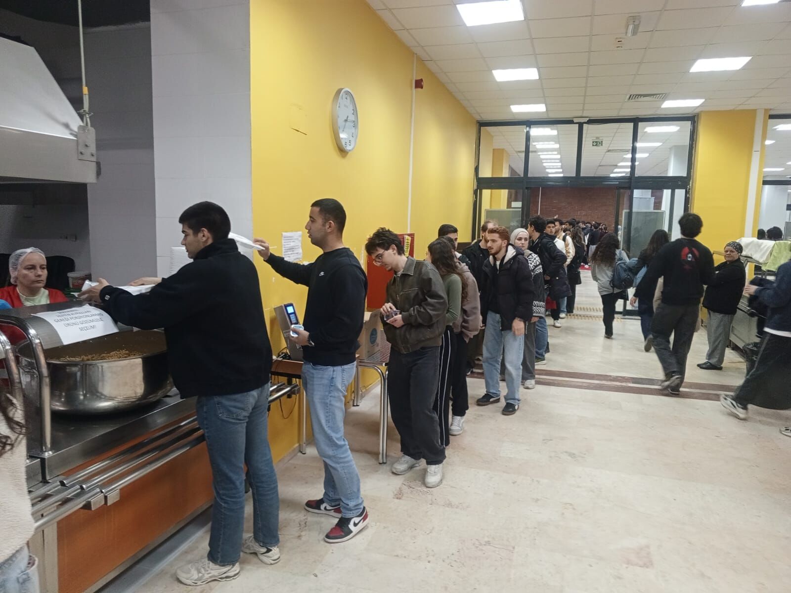 Kızılay Urla’dan Gençlere Sıcak Iftar Programı (3)