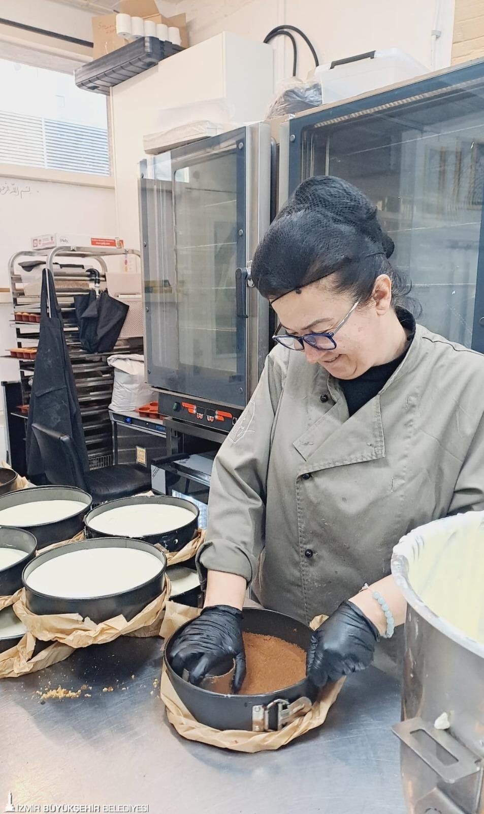 Meslek Fabrikası Ile Altın Bileziği Taktı, Hollanda’da Pastacı Oldu 111