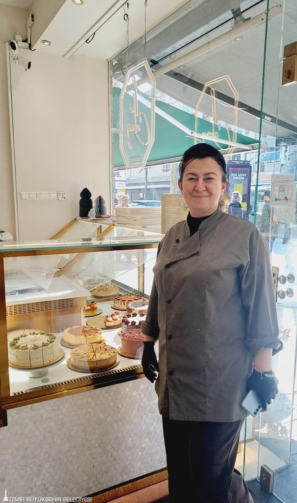 Meslek Fabrikası Ile Altın Bileziği Taktı, Hollanda’da Pastacı Oldu 222