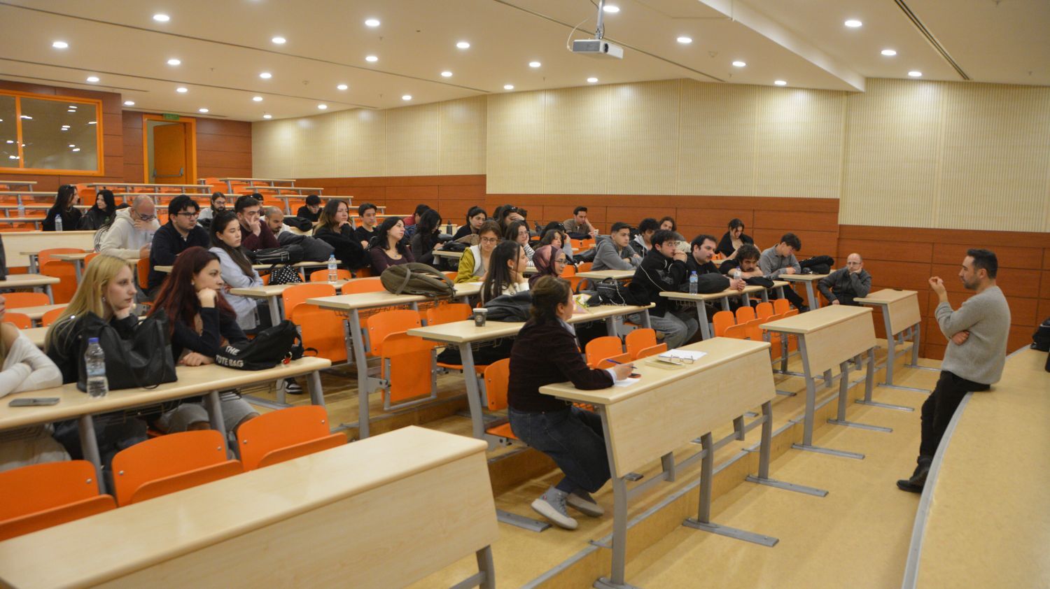 +++Ödüllü Yönetmen Özkan Emre Genç Iletişimcilerle Deneyimlerini Paylaştı (1)