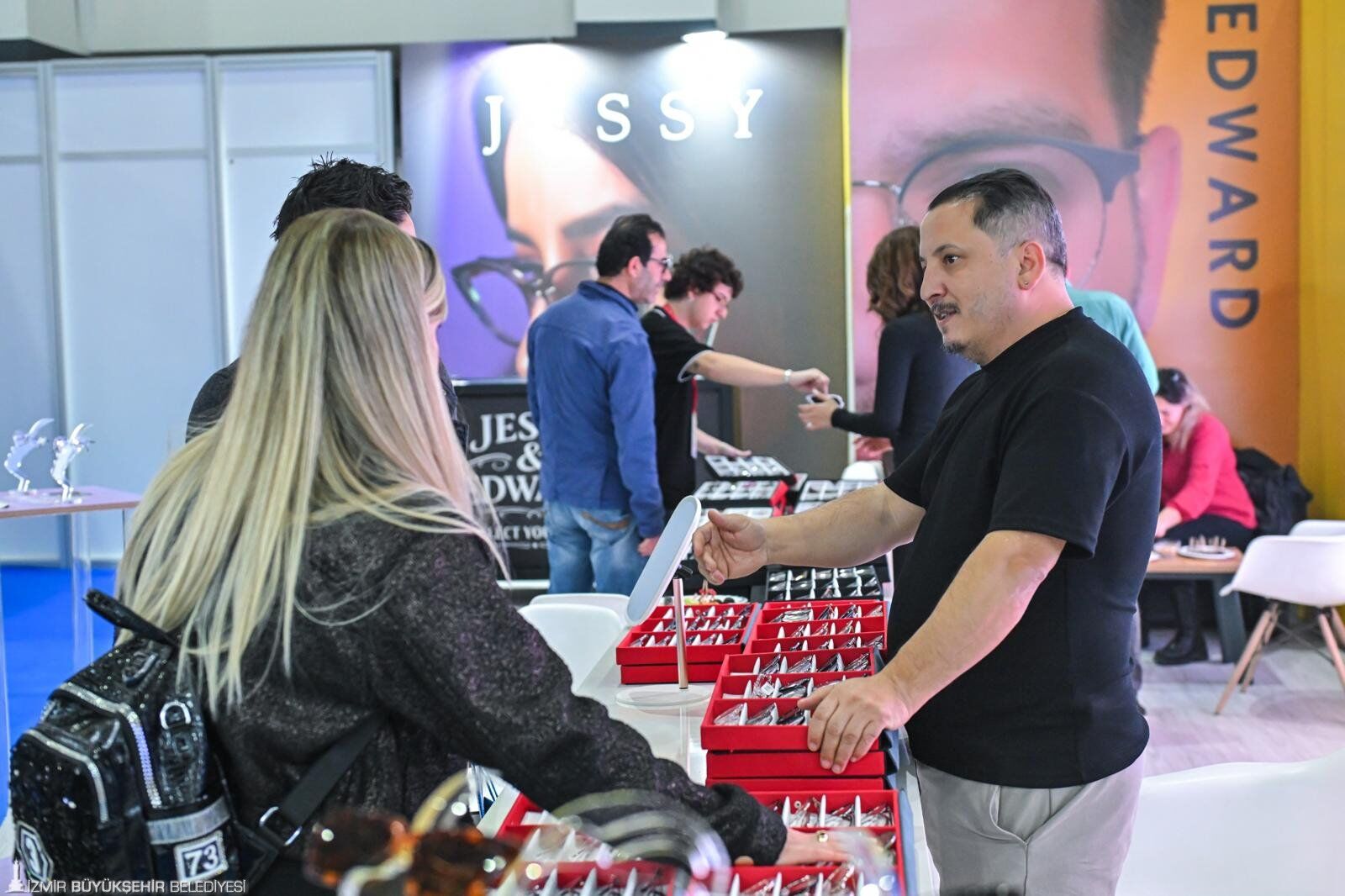 Optic World İzmir’de Miyopi Alarmı 111