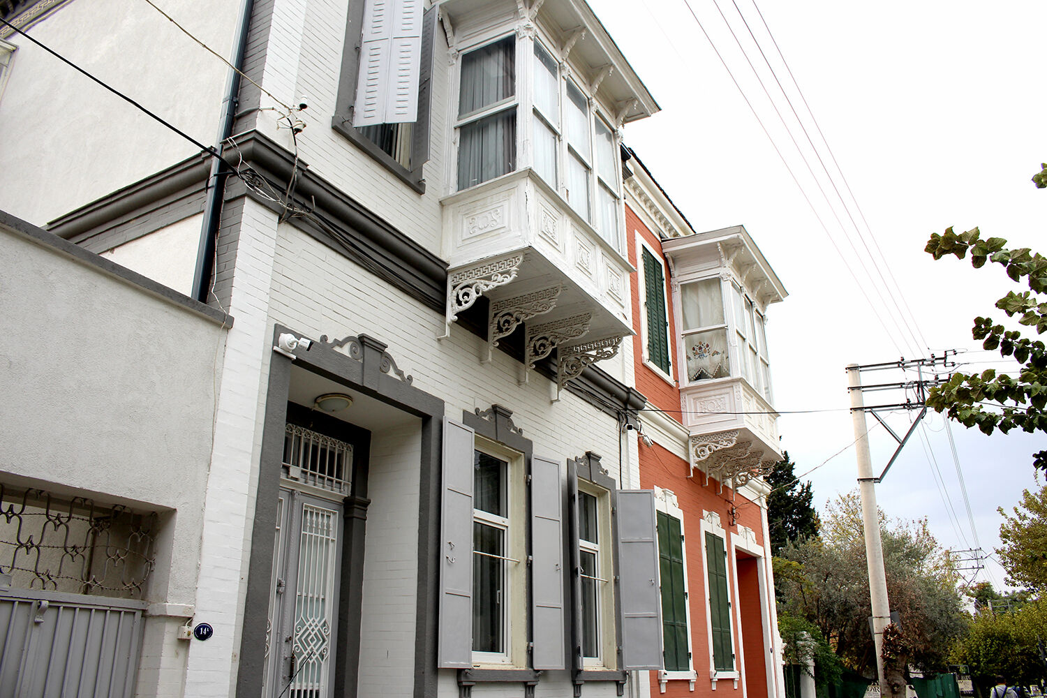 Özellikle Bölgedeki Rum Mimarisi, Semtin Kültürel Hafızasını Günümüze Taşıyan En Güçlü Izlerden Biri Olarak Öne Çıkıyor. Sokak Aralarında Karşınıza Çıkan Tarihi Yapılar, Buca’nın Bilinmeyen (3)