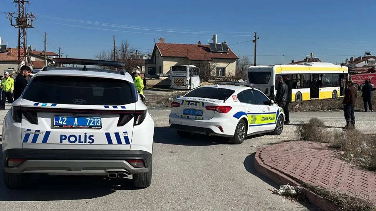 Servis Aracı, Belediye Otobüsüyle Çarpıştı! Yaralılar Var