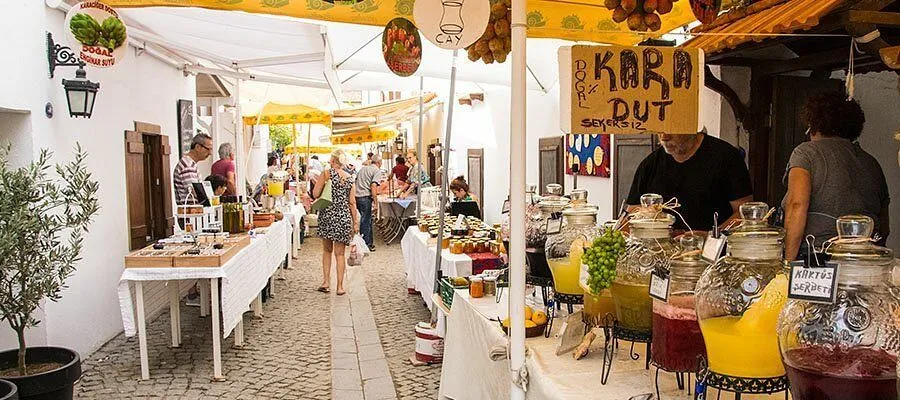 Sığacık Pazar'ına gidip yerel üreticilerden alışveriş yapın