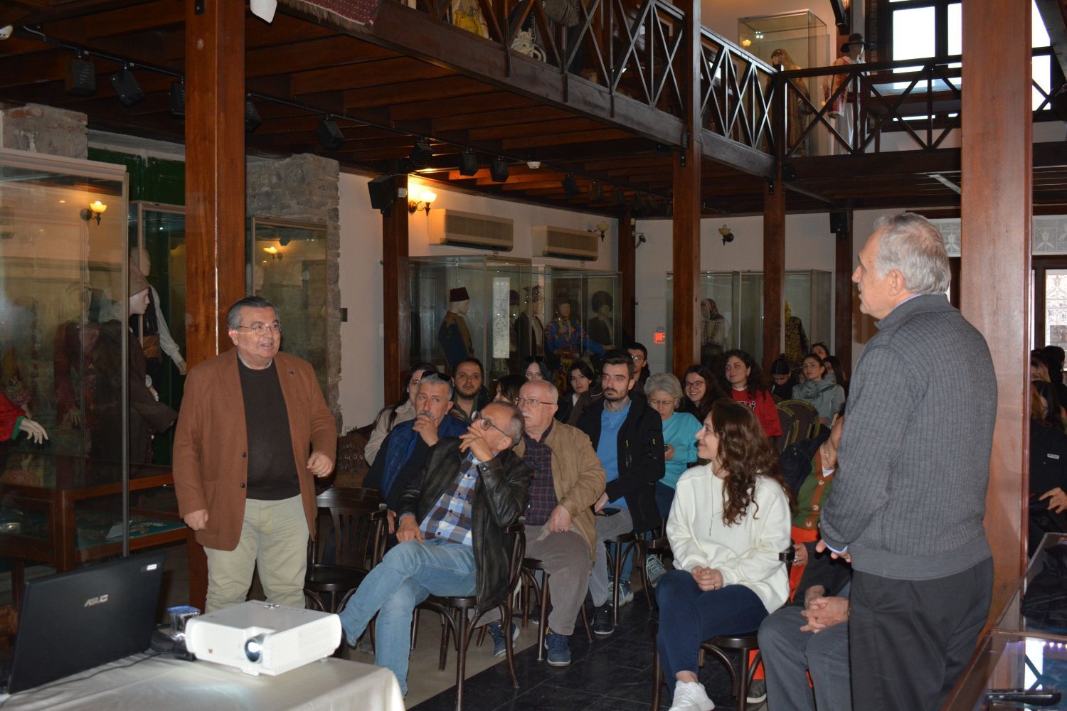 Tarihi Değiştiren Mikroorganizmalar Eü’de Konuşuldu (4)