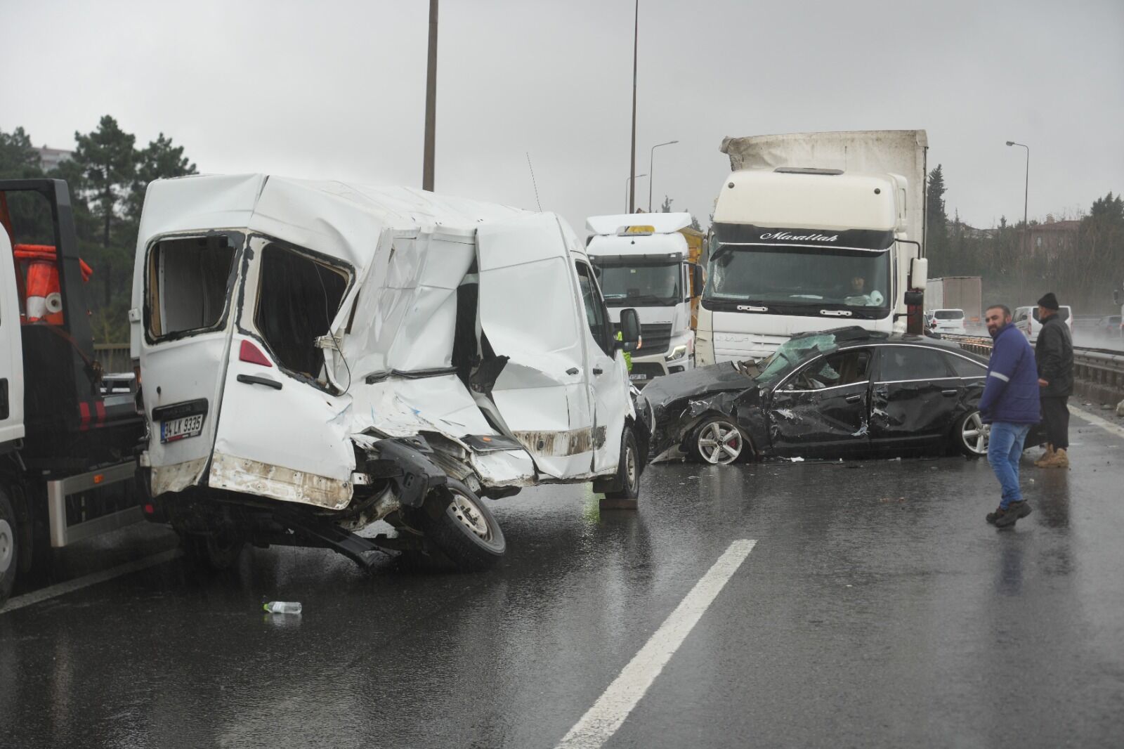 Tem'de 6 Araç Birbirine Girdi Otoyol Suya Gömüldü! (1)