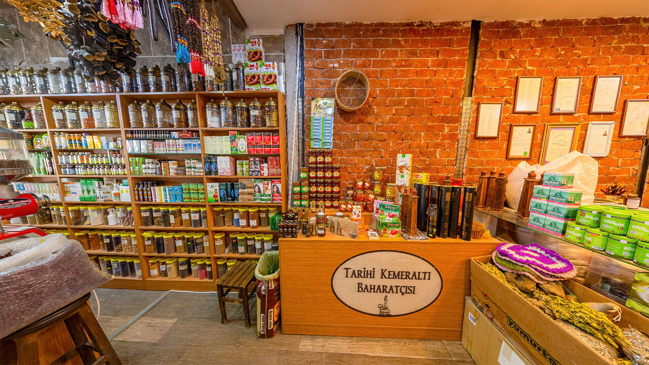 Kemeraltı'nda baharatçıya girin
