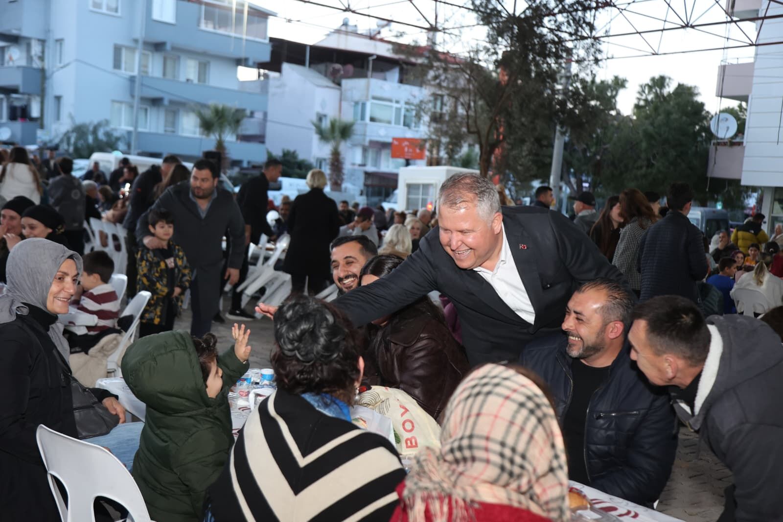 Urla’da Ramazan Bereketi Dayanışma Sofralarında Buluştu (5)