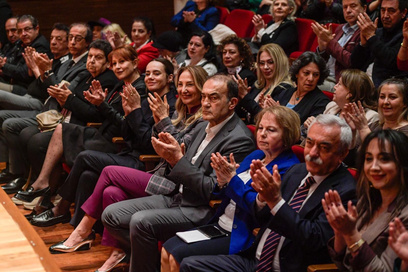 Uzmanlar İzmir’de Buluştu Engelli Bireylerin Sorunları Masada (9)