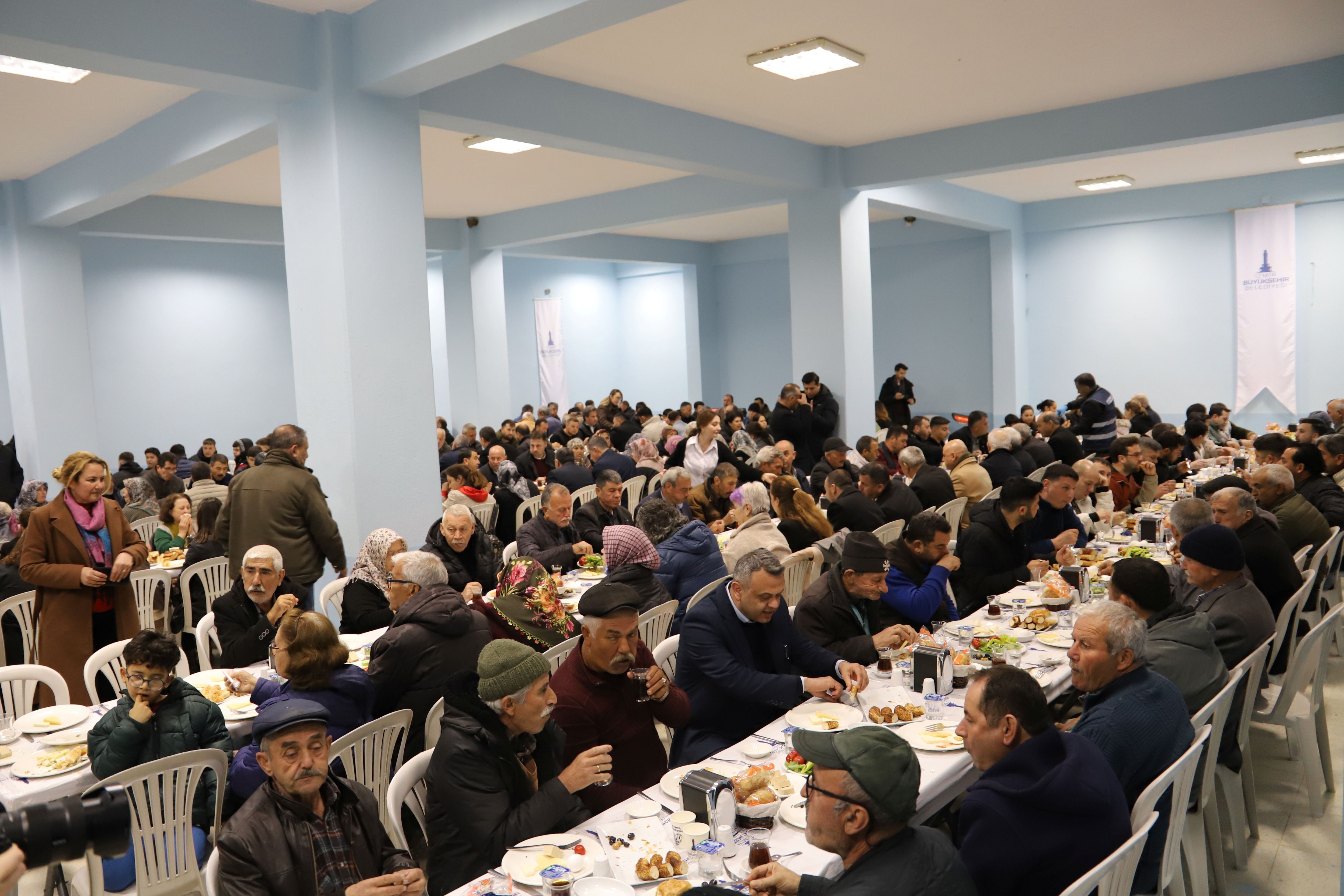 Zeytinova’da Sahur Bereketi Gönüller Aynı Sofrada Buluştu (4)