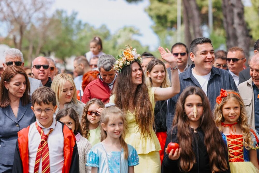 15. Uluslararası Alaçatı Ot Festivali’nin Görkemli Korteji Ve 23 Nisan Gururu Bir Arada Photo 2026 04 23 16 33 23
