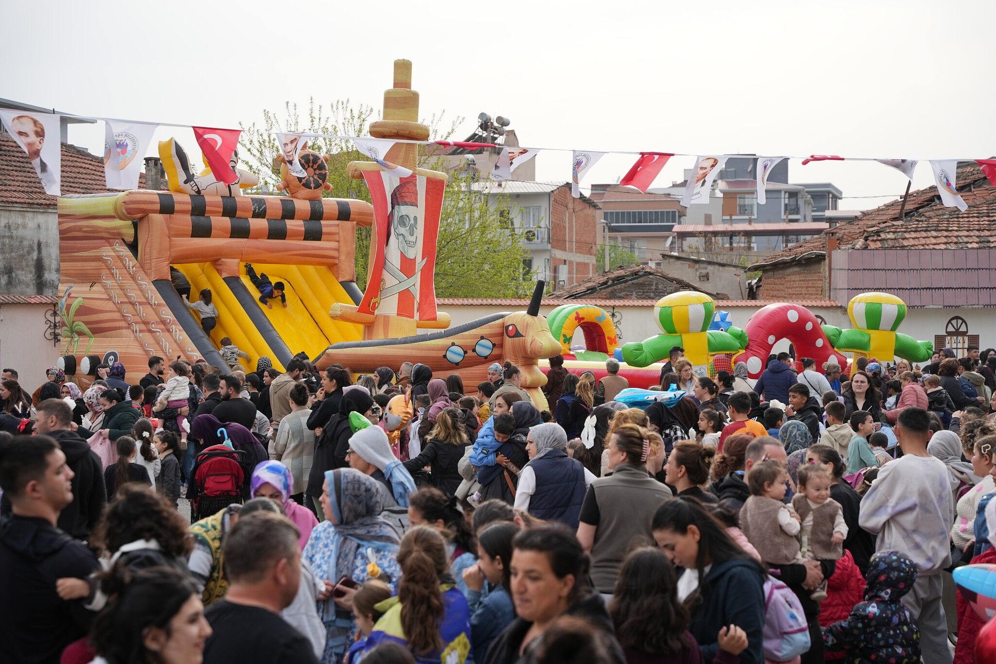 23 Nisan Coşkusu Tüm Kemalpaşa'yı Sardı (1)-1