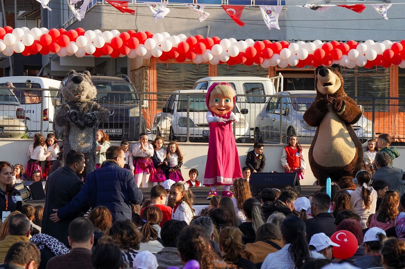 28. Gaziemir Ulusal Çocuk Şenliği Başladı! (1)-1