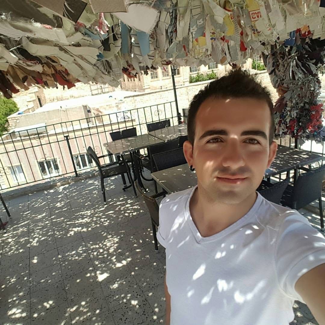 Bornova’da 3 kişinin hayatını kaybettiği zincirleme kazaya ilişkin savcılık, tırın fren izine rastlanmadığını ve aşırı tonaj ihtimalinin incelendiğini açıkladı.