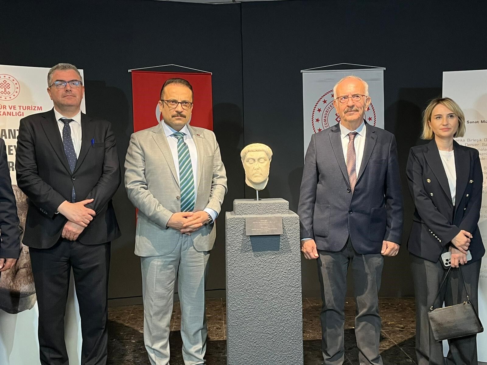 Abd’nin Denver Kentinden Türkiye’ye Iade Edilen Ve Smyrna Antik Kenti Kökenli Olduğu Belirlenen M.s. 5. Yüzyıla Tarihlenen Mermer Heykel Başı, İzmir Arkeoloji Müzesi’nde Düzenlenen Törenle Ziyarete Açıldı (4)