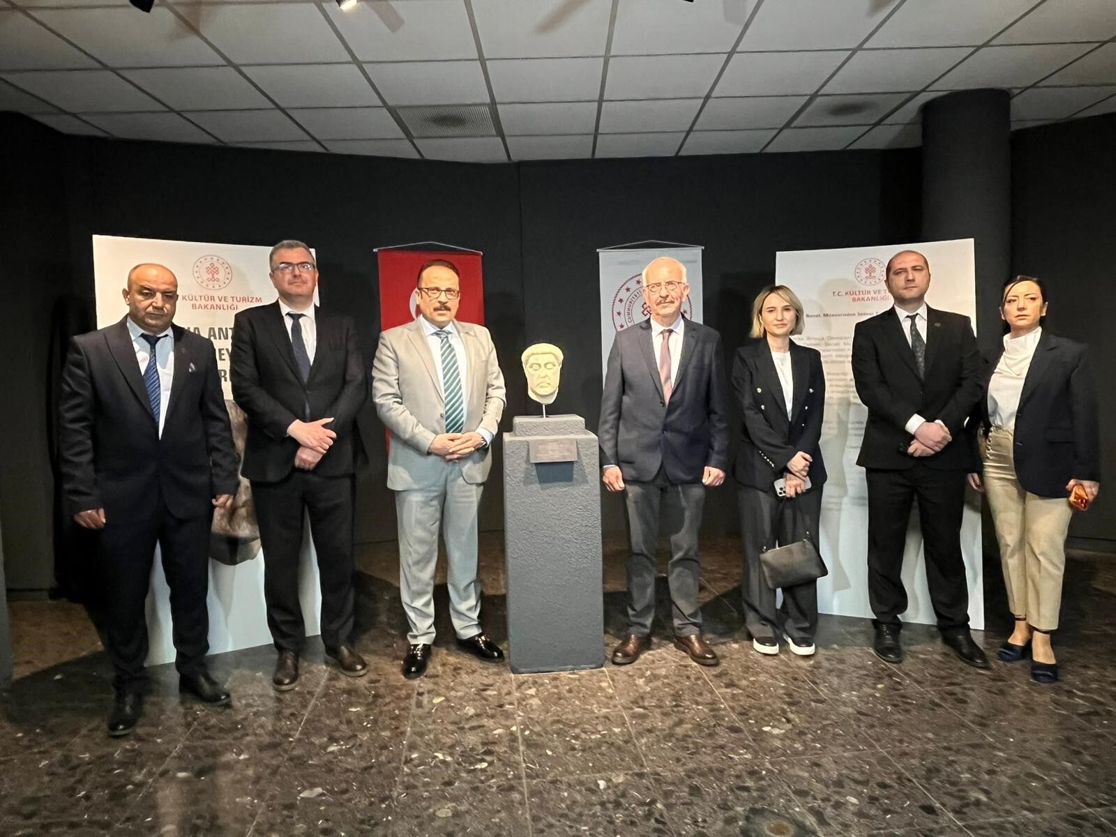 Abd’nin Denver Kentinden Türkiye’ye Iade Edilen Ve Smyrna Antik Kenti Kökenli Olduğu Belirlenen M.s. 5. Yüzyıla Tarihlenen Mermer Heykel Başı, İzmir Arkeoloji Müzesi’nde Düzenlenen Törenle Ziyarete Açıldı (5)