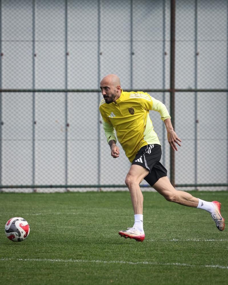 Ahmet İlhan Özek 111