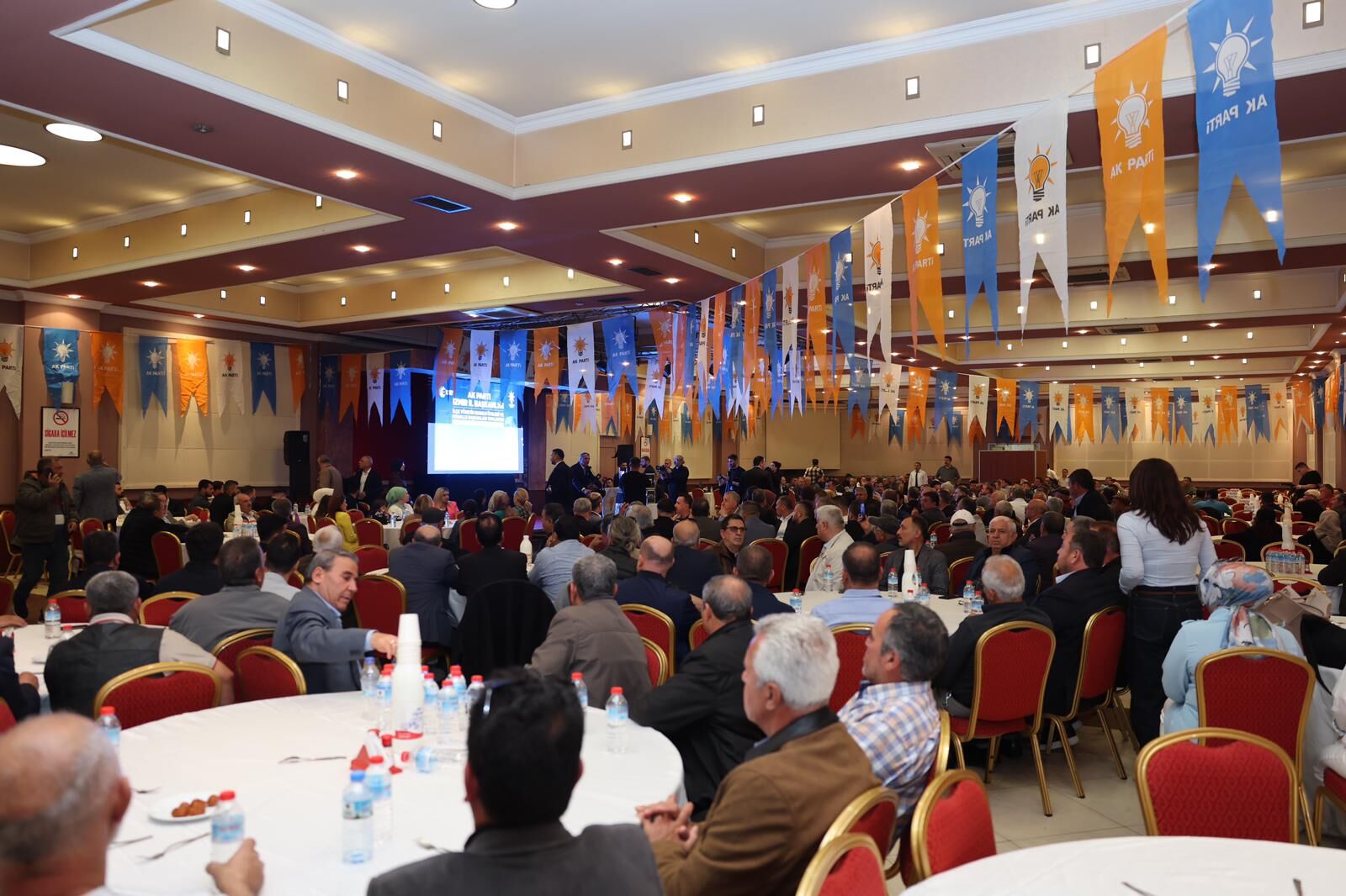 Ak Parti İzmir’de Mahalle Başkanları Toplantısı Başladı (2)